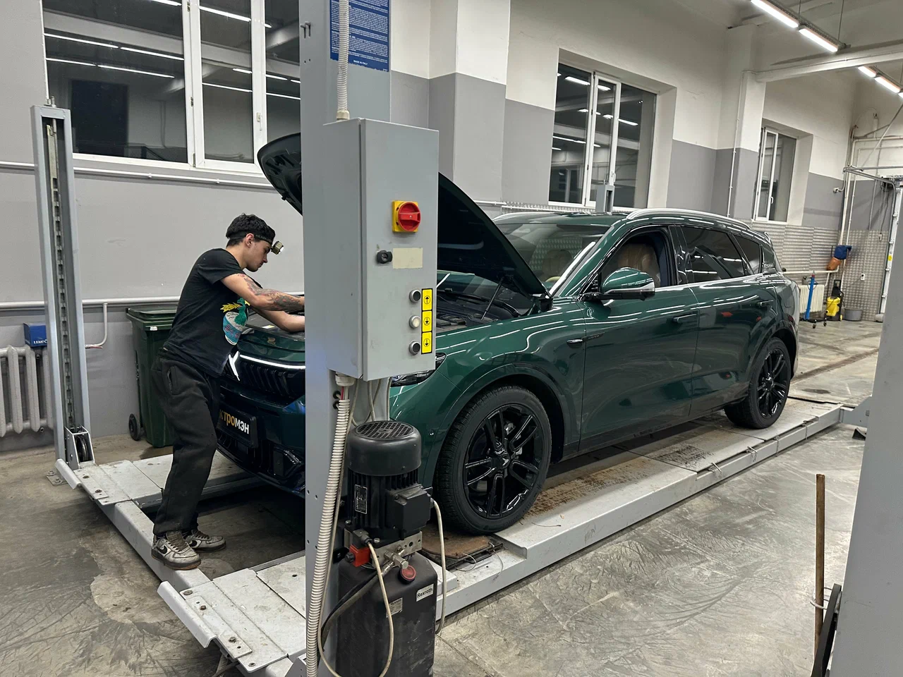 Обслуживание подкапотного пространства Voyah Free в ЭЛЕКТРОМЭН