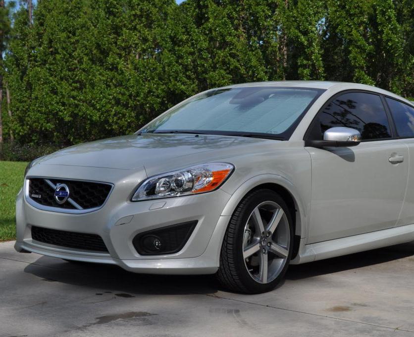 Замена 12V аккумулятора Volvo C30