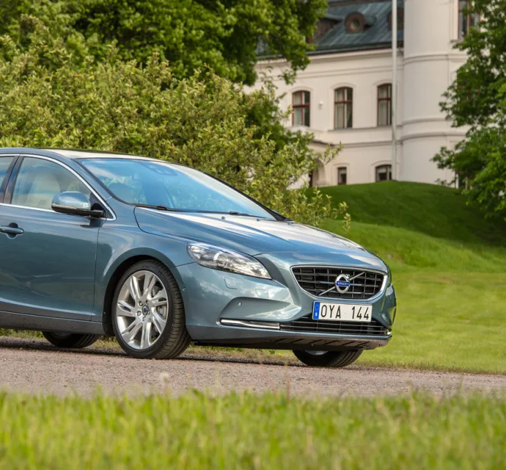 Логотип: Volvo V40 