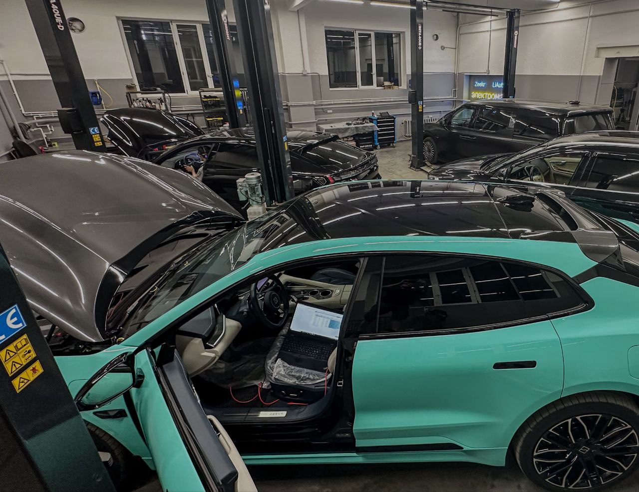 Работы по техническому обслуживанию автомобиля Zeekr X в сервисе