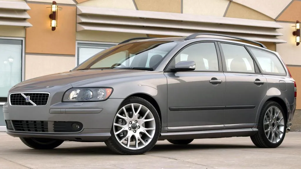 Логотип: Volvo V50 