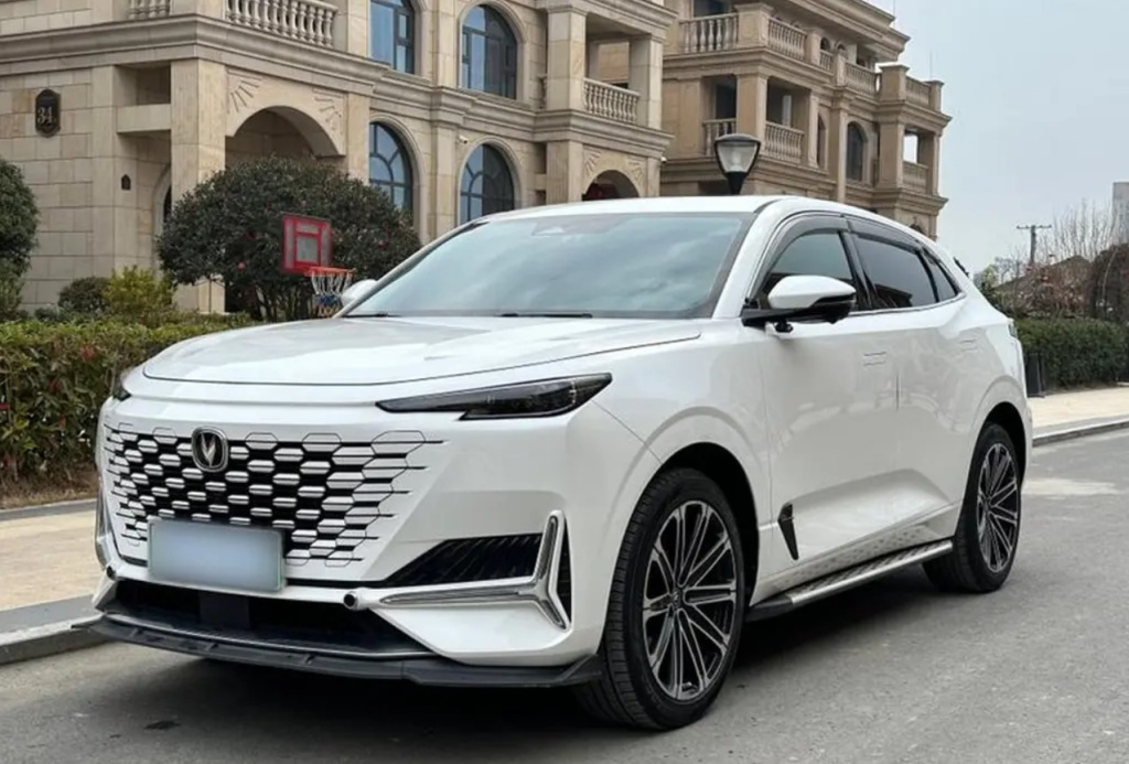 Конкурент Lixiang L6 Changan UNI-K iDD