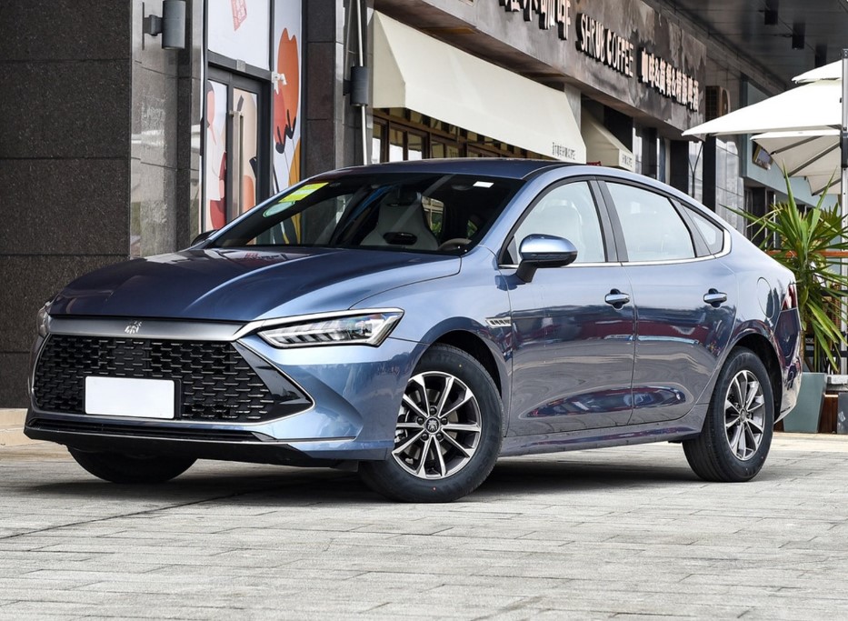 BYD Qin Plus: от Пекина до Лос-Анджелеса – китайский седан покоряет мир