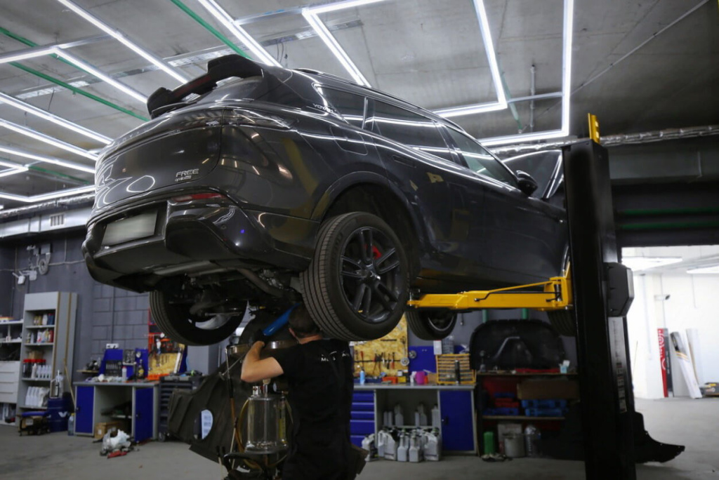 Диагностика электропривода Воя Фри Voyah Free на подъемнике