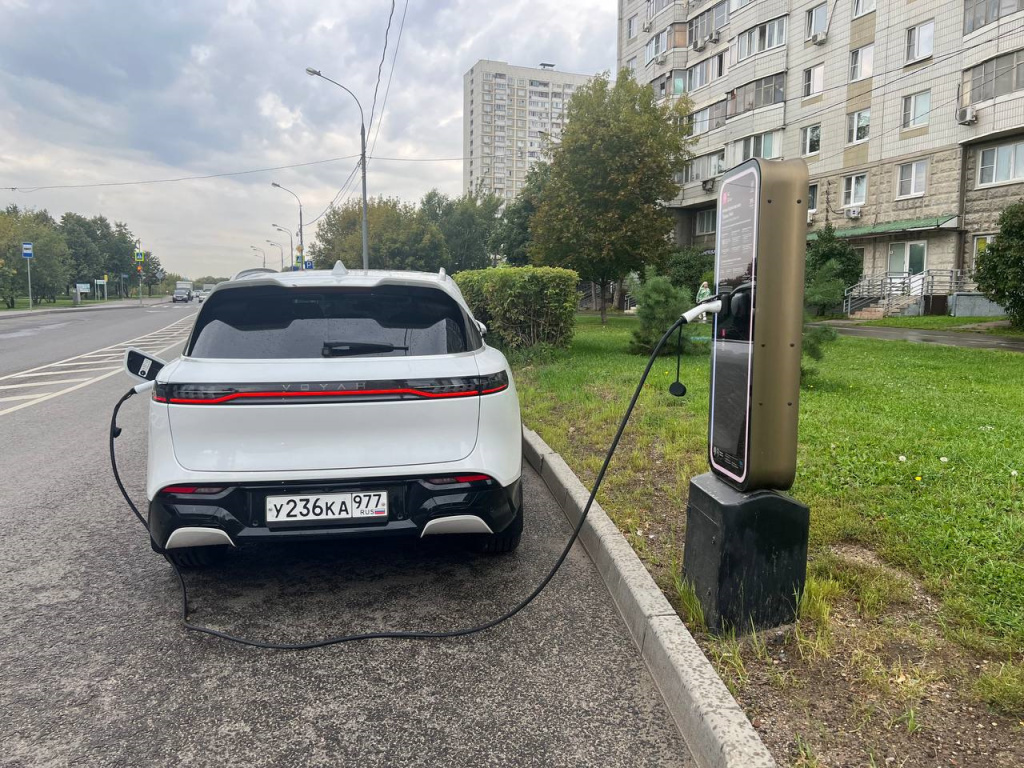 Уличная электрозаправка