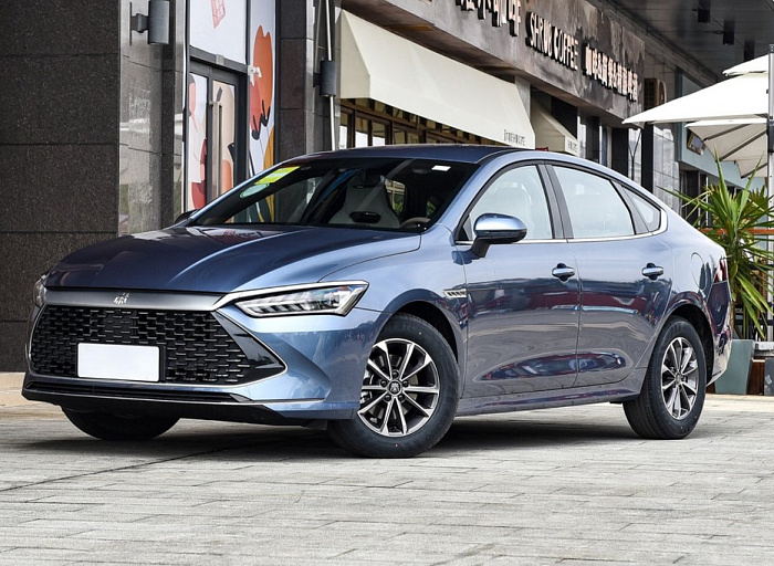 BYD Qin Plus: от Пекина до Лос-Анджелеса – китайский седан покоряет мир