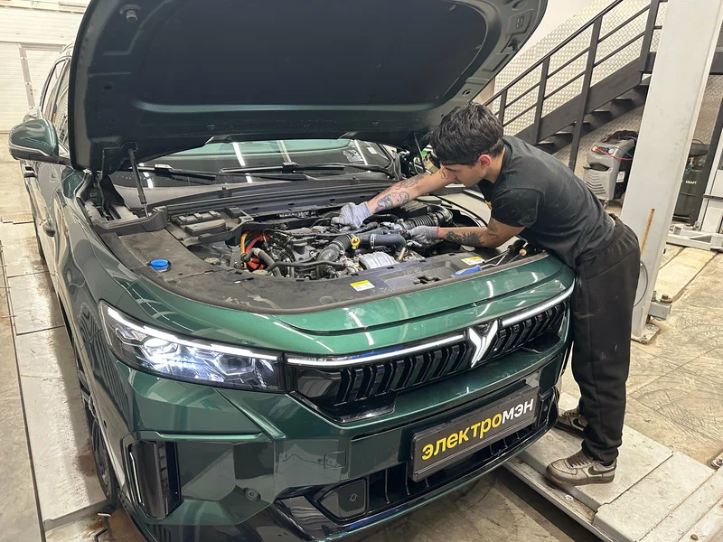 Работы по плановому ТО Voyah в сервисном центре